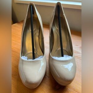 BANDOLINO Patent Leather Nude Pumps